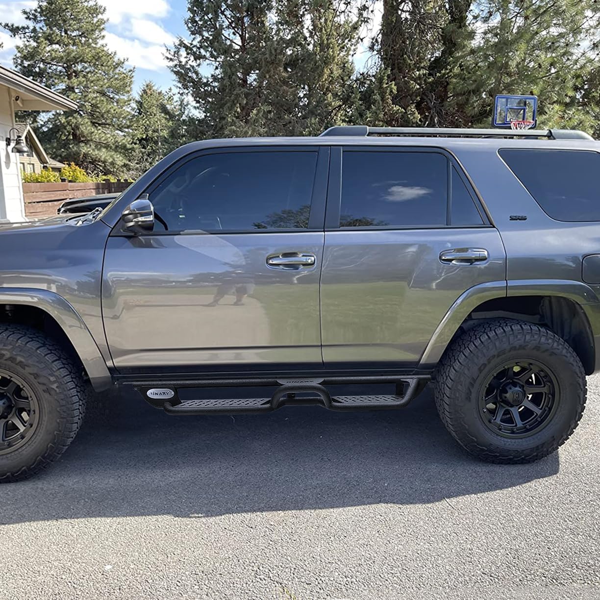 The truck side steps are made of three sturdy carbon steel tubes in a triangular structure to provide good support. The special structural design not only allows the bars to fit more closely to the truck, but also better protects the 4Runner rocker panel from potential damage, no matter in the case of city driving or off-road adventures.