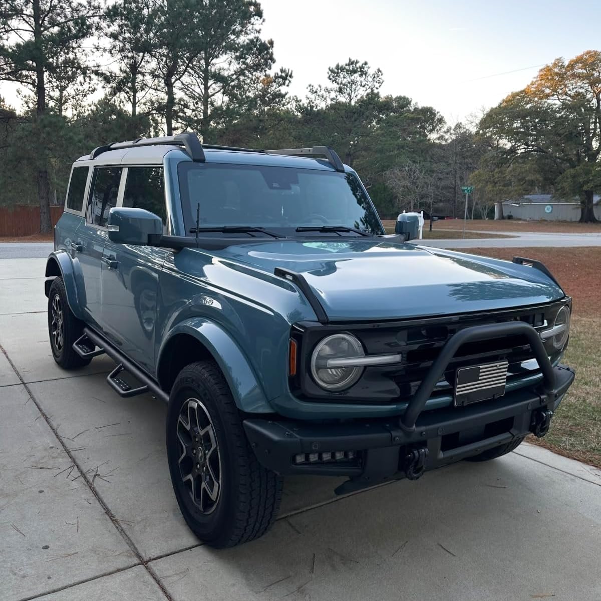 Our design is generally closer to the truck body, which will make the overall effect more beautiful, and can make the truck have better passability.