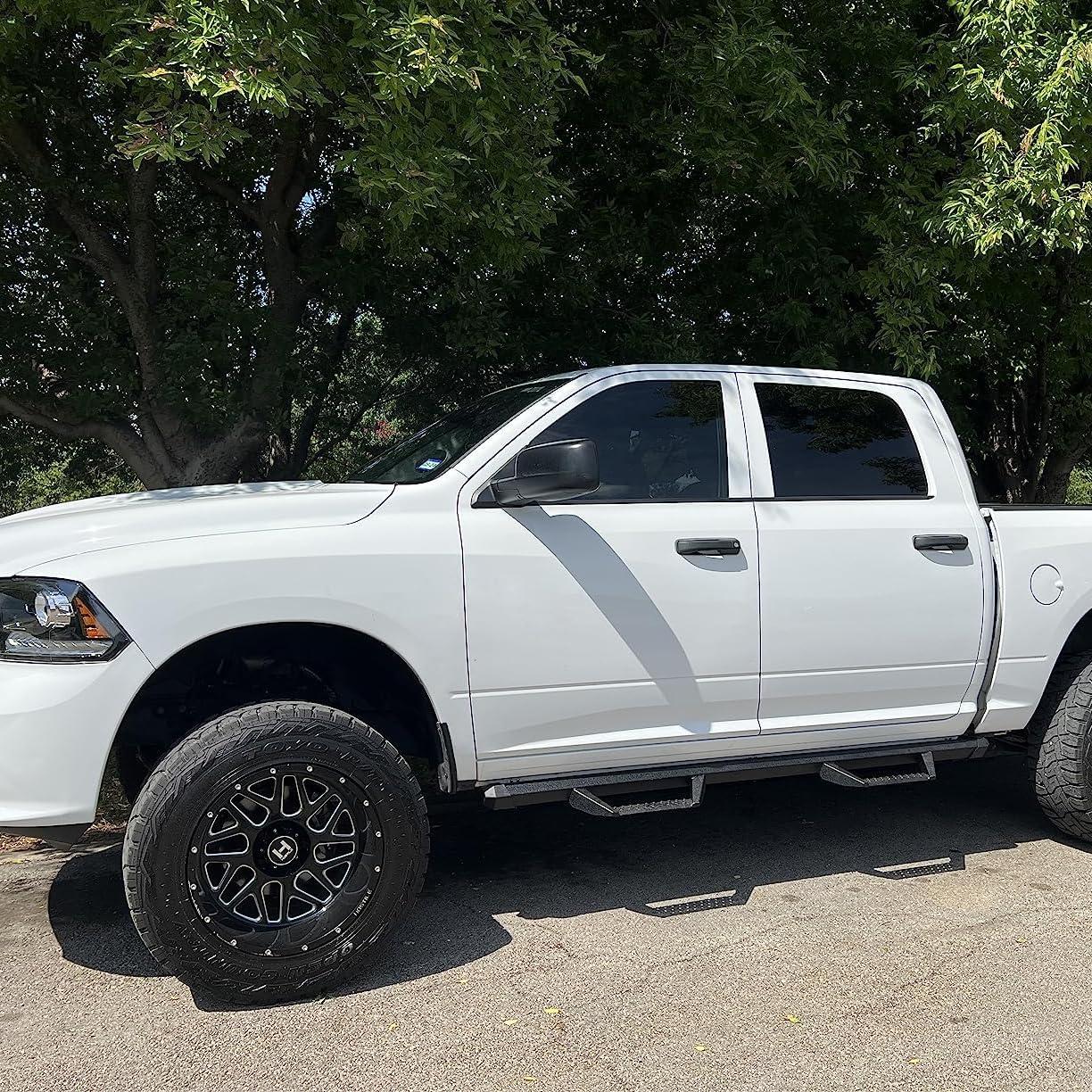 4-inch running boards are less difficult for children or people with limited range of motion to get into the truck, resulting in a convenient ride experience.