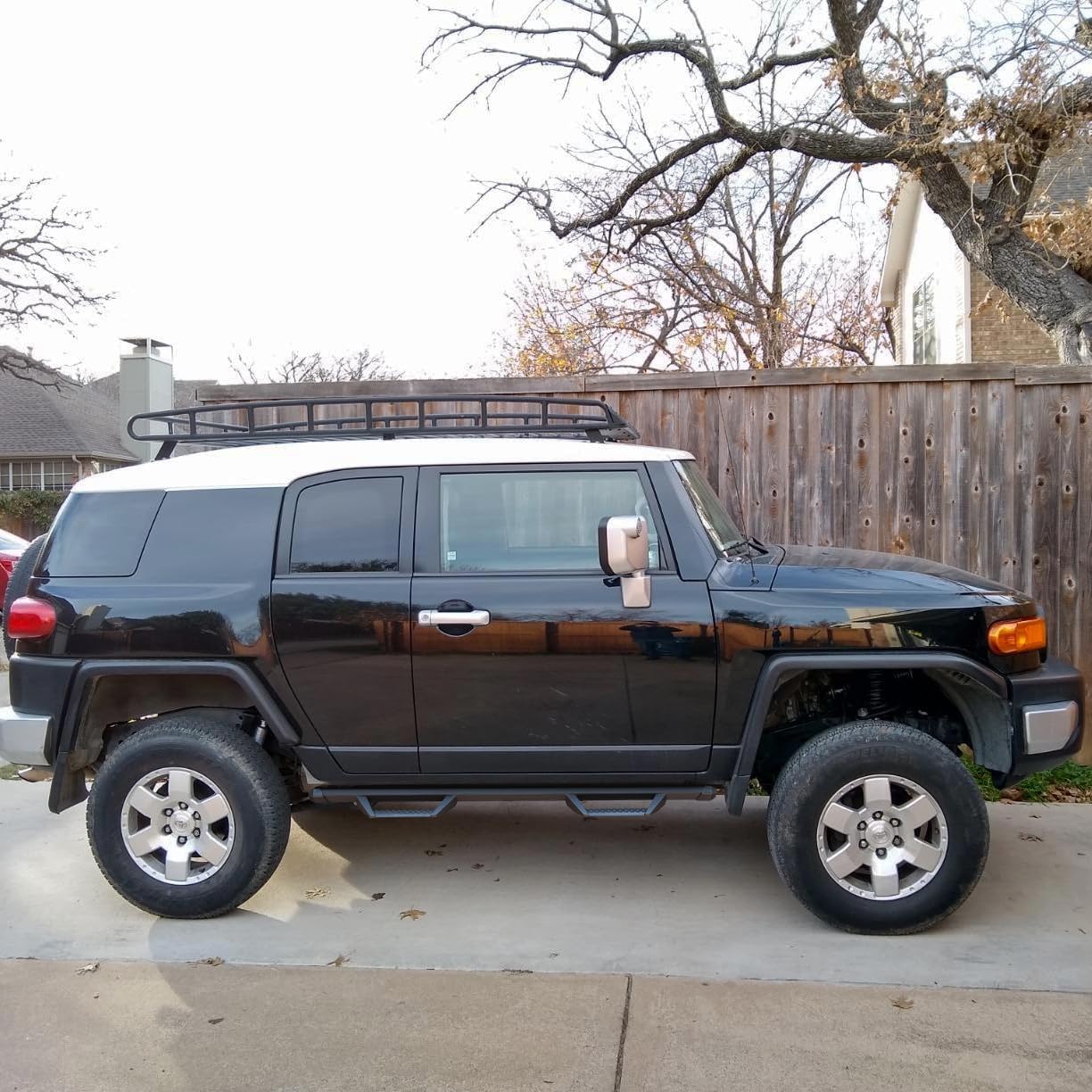  4.7-inch running boards are less difficult for children or people with limited range of motion to get into the truck, resulting in a convenient ride experience.