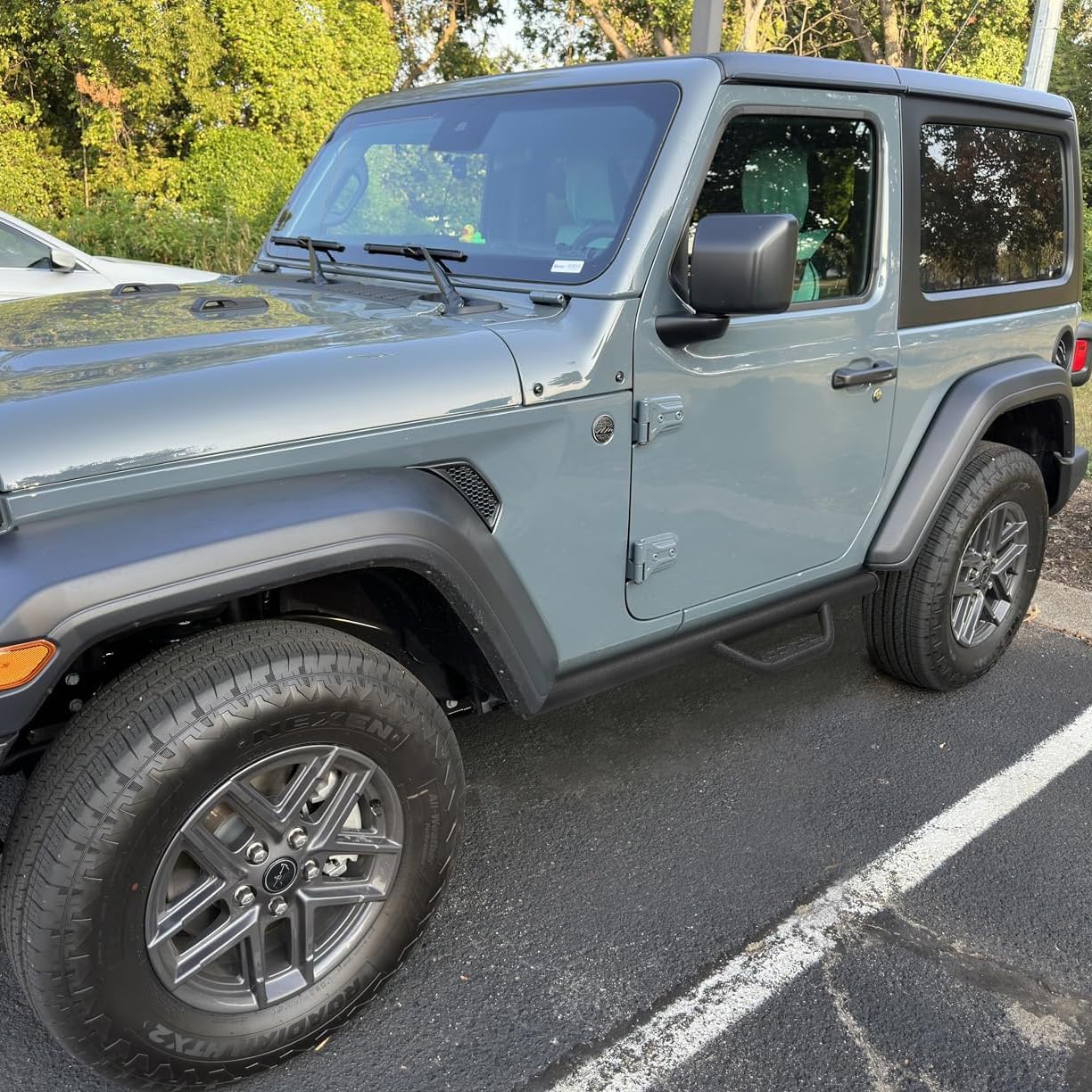  Our pedals matched the contours of the rocker panels and fenders. The upper rod is tucked close to the clamp rail, hiding it nicely.maximum load more than 450 pounds.